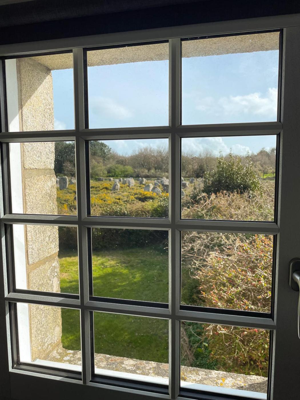 Maison Vue Sur Les Alignements De - Les Glycines *